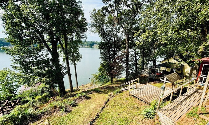 Stemley House | Logan Martin Lakefront Cabin