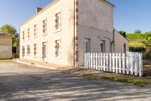 Saint-Hilaire-de-Voust House | Logement 3ch 8 personnes