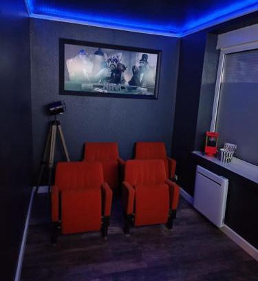 Essert Apartment | Logement avec salle cinéma