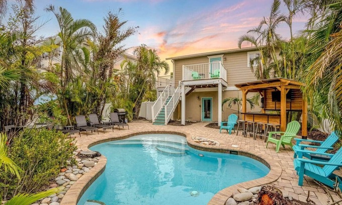 Holmes Beach House | Loggerhead - AMI Oasis w/Private Pool + Golf Cart