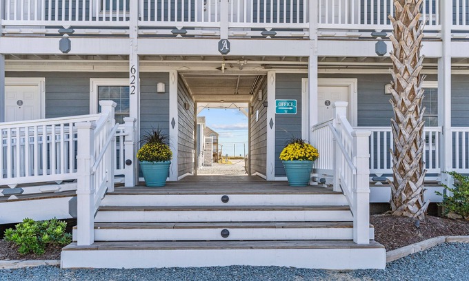 Surf City Hotel | Loggerhead Inn & Suites