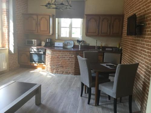 Courcelles-sous-Moyencourt Apartment | Logis de l'orangerie