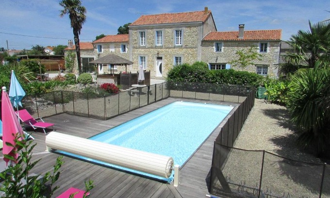 Le Gua House | Logis de Chalons à la mer
