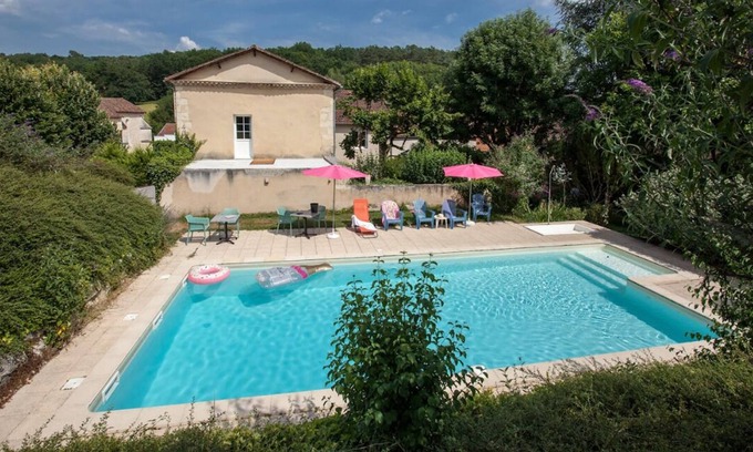 Manzac-sur-Vern Hotel | Logis Hôtel Le Lion d'Or