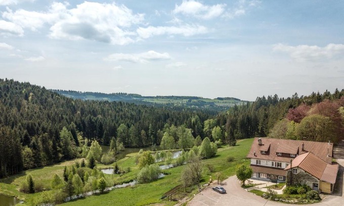 Girmont-Val-d'Ajol Hotel | LOGIS Hôtel Restaurant La Vigotte