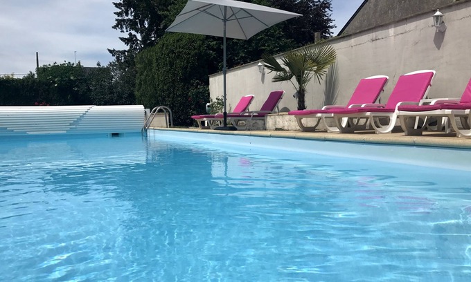 Blere Hotel | Logis Hôtel Restaurant Le Cheval Blanc