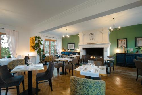 Monteux Hotel | Logis Hotel Le Blason de Provence