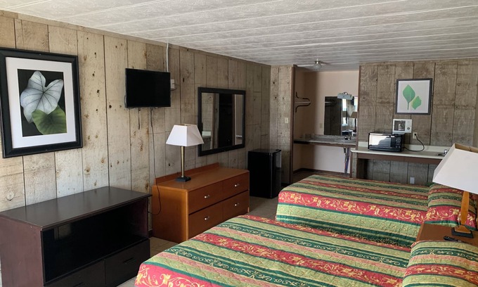 Western Division Hotel | Loma Alta Motel
