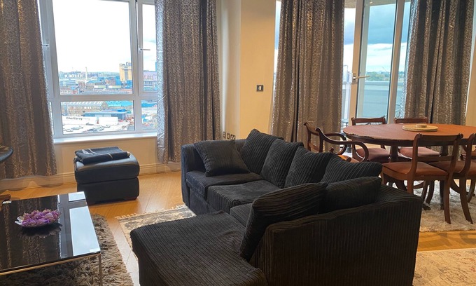 Royal Docks Apartment | London Riverside Apartment-2 Bed-freep-balcony