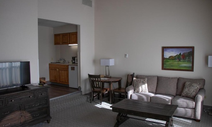 Lone Tree Resort | Lone Tree Golf Club and Hotel