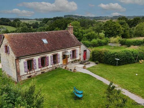 Saint-Martin-des-Pezerits House | Longère indépendante au calme avec jardin et cheminée, WIFI - FR-1-497-216
