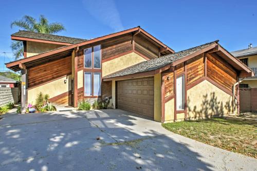 South Wrigley Apartment | Long Beach Condo with Balcony about 2 Mi to Downtown!