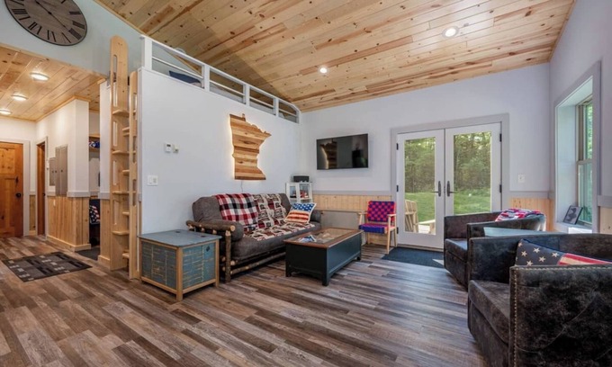 Cohasset Cabin | Long Lake Lookout - Two Bedroom, Two Bathroom, Private Lakefront Cabin in the Northwoods MN