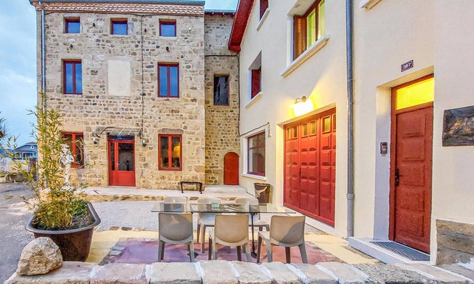 Rozier-Cotes-d'Aurec House | Look forward to the vacation in the cottage surrounded by beautiful nature.