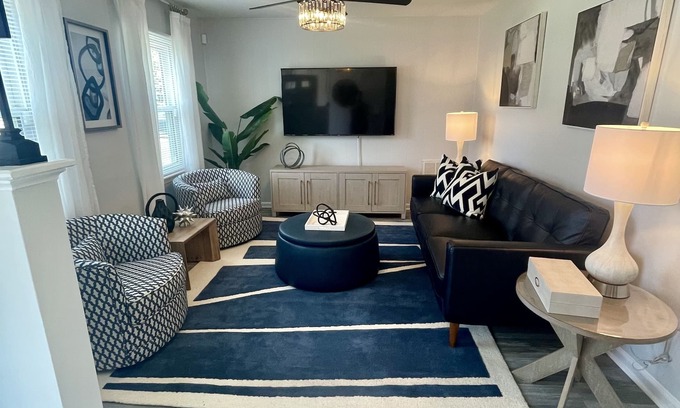 Downtown House | Look no further! Beautiful 4 Bed 2 Bath Ranch in Hampton, VA.