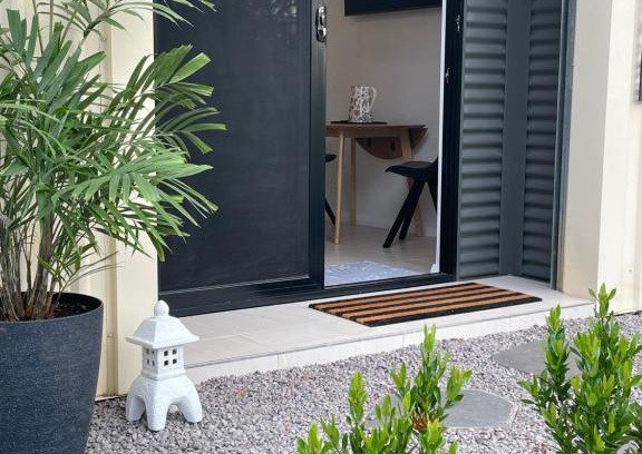 Humpty Doo Apartment | LookAbout Lodge Tropical Retreat