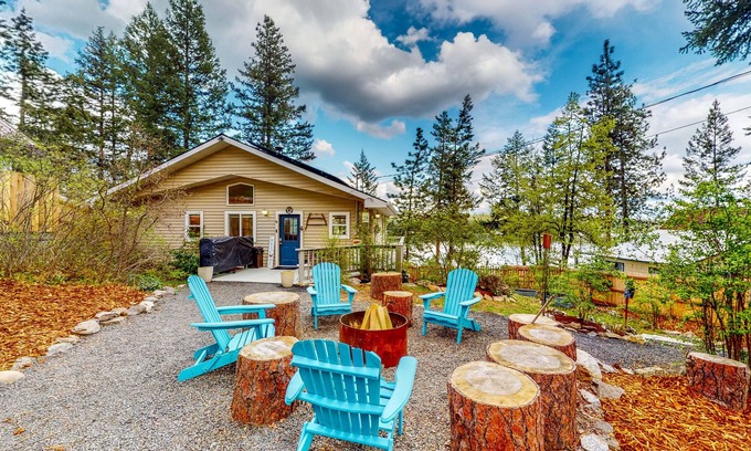 Loon Lake Cabin | Loon Lake Home & Cabins w/ Firepit, Kayaks, & Dock