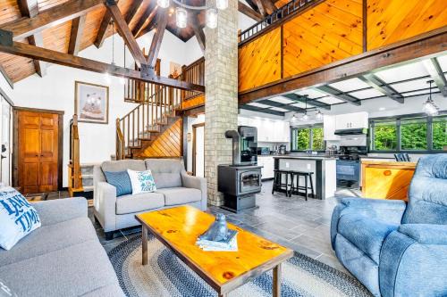 Kents Hill Ski Chalet | Loon Lodge