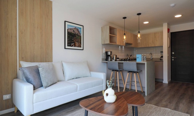 San Isidro Apartment | Los Pinos by Wynwood House