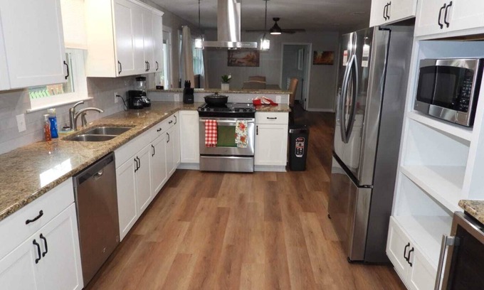 Bastrop House | Lost Pine Retreat: Charming 4-bedroom House