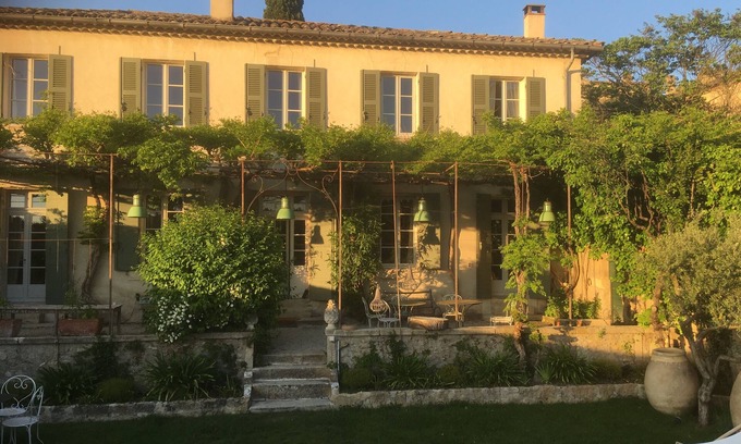 Lourmarin House | Lourmarin facing the castle, old bastide, garden and pool