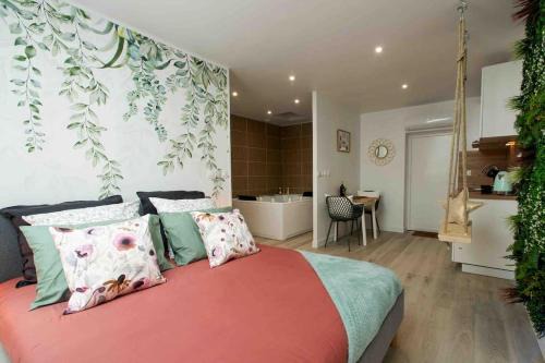 Aubie-et-Espessas Apartment | Love Room et spa - Le Cocon