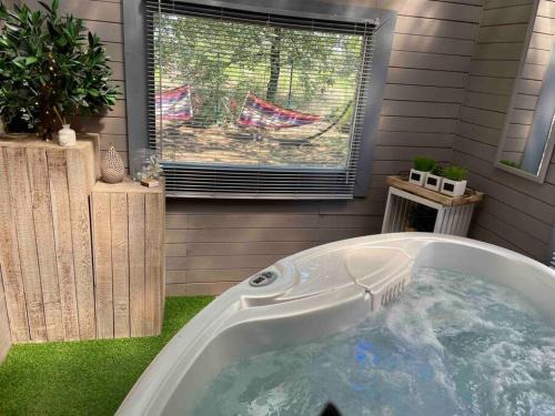 Pissos Ski Chalet | Love spa jacuzzi en amoureux à 30 min de bordeaux