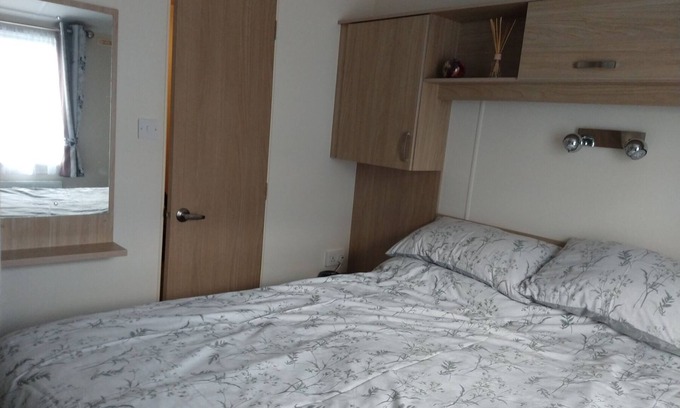 New Forest District Cabin | Lovely 2-Bed Caravan in Lymington