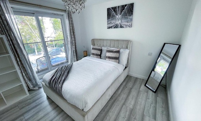 Glyndon Apartment | Lovely 2-Bed Flat along the River Thames