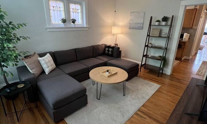 Northampton Apartment | Lovely 2-BR apartment with free parking