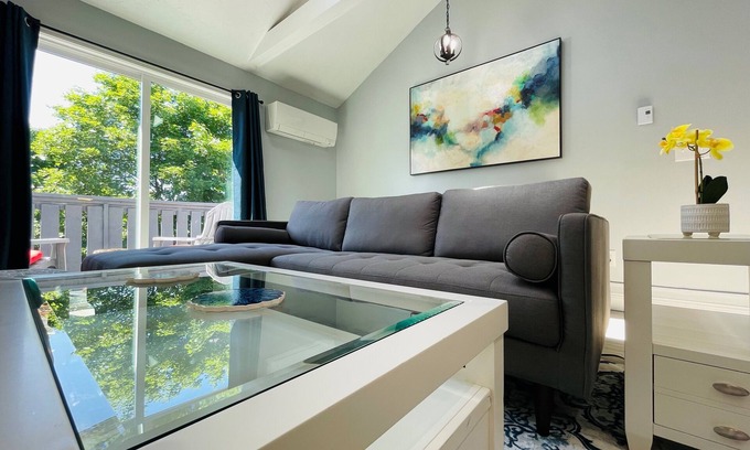Worcester House | Lovely 2BD with Skylight Near Hospitals, Free Parking