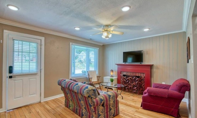 Bristol House | Lovely and tranquil location complemented by modern touches and amenities.