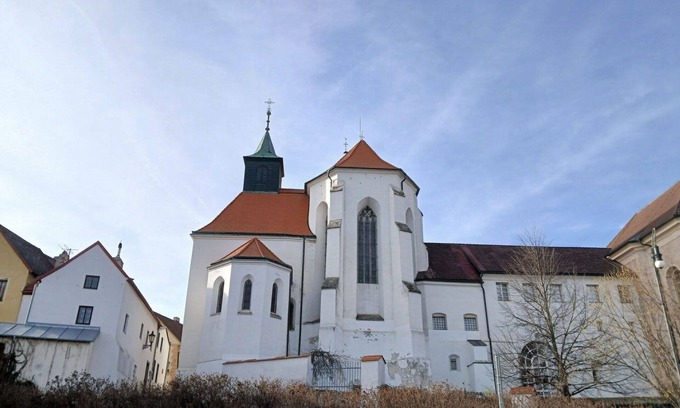 Jindrichuv Hradec Apartment | Lovely apartment for 4 people with A/C, WIFI and TV