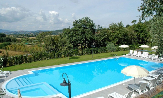Popoltaio-Schiacciato Villa | Lovely apartment in villa for 8 guests with A/C, WIFI, pool, TV, patio and parking