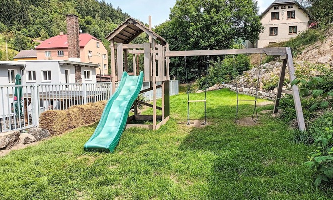 Desna Apartment | Lovely apartment for 4 guests with pool, WIFI, TV, patio and parking