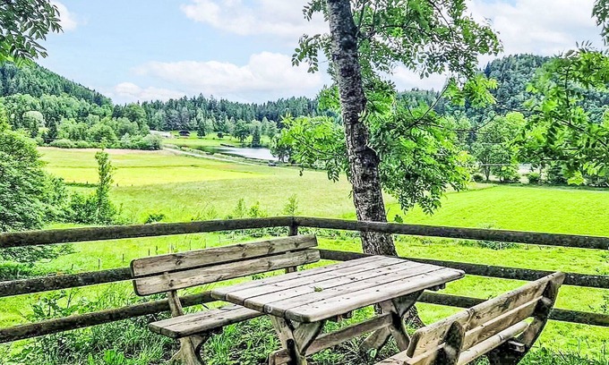 Sankt Urban Apartment | Lovely apartment for 6 guests with WIFI, terrace and panoramic view