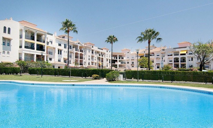 San Pedro de Alcantara Apartment | Lovely apartment for 4 people with WIFI, A/C, pool, TV, terrace and parking