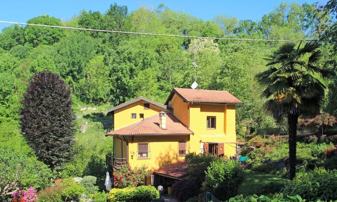 Oleggio Castello Apartment | Lovely apartment for 6 guests with WIFI, TV, terrace and pets allowed