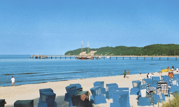 Prora Apartment | Lovely apartment for 6 guests with pool, WIFI, TV, terrace and pets allowed