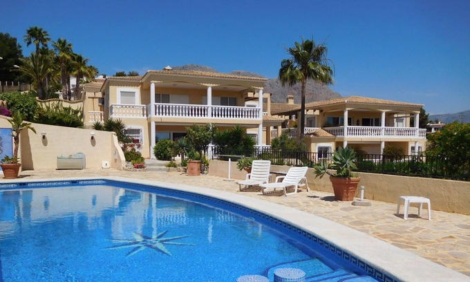 La Colina Apartment | Lovely apartment for 6 people with A/C, pool, WIFI, TV and patio