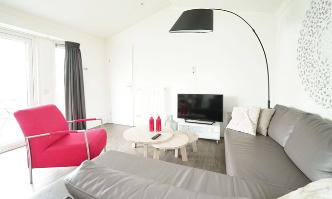 's-Gravendeel Apartment | Lovely apartment for 6 guests with WIFI, TV, terrace and parking