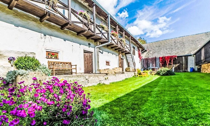 Horni Plana Villa | Lovely apartment in villa for 4 people with pool, WIFI, TV and pets allowed