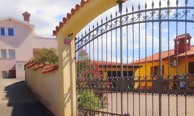 Dekani Apartment | Lovely apartment in Dekani with WiFi