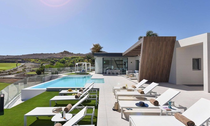 Salobre Villa | Lovely apartment in villa for 10 guests with A/C, private pool, WIFI, TV, terrace and pets allowed