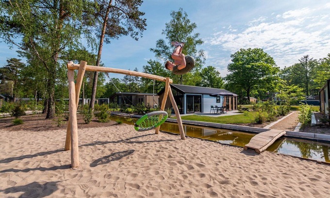 Noordoostelijk van Schaarsbergen House | Lovely apartment in villa for 8 people with WIFI, pool, TV and terrace