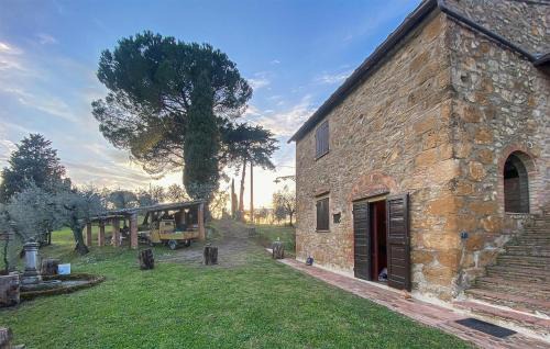 Volterra Apartment | Lovely Apartment In Volterra With Wifi