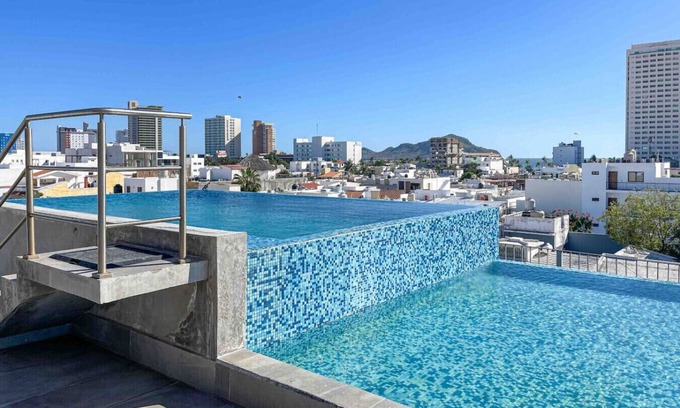 Zona Dorada Apartment | Lovely apartment with pool 4 blocks from the beach