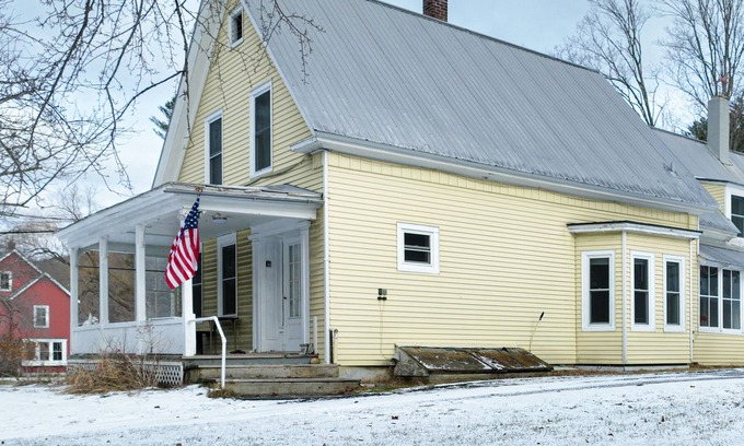 Rochester Apartment | Lovely apartment with firepit, patio, forest views, skiing, & washer/dryer