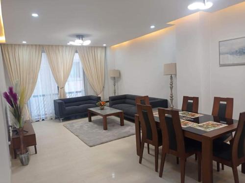 Kirkos Apartment | Lovely Apt 2bd 2ba+DSQ - walking dist to UN-ECA, Addis Ababa