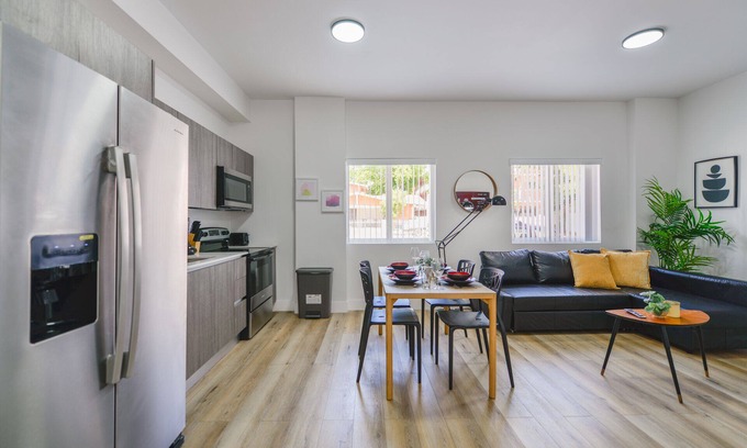 East Little Havana Apartment | Lovely Apt Near Loandepot Park Stadium